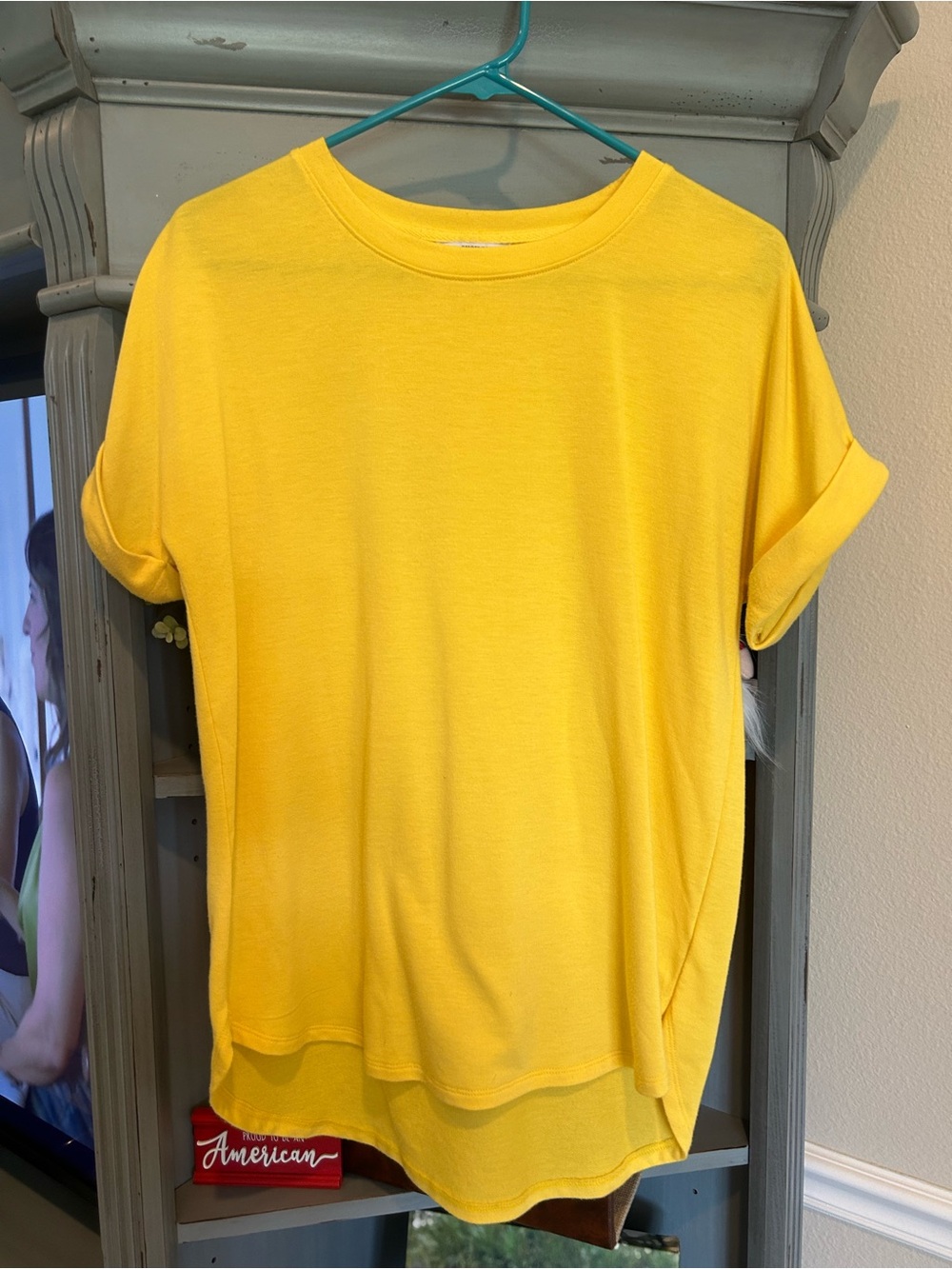 Crown & Ivy Yellow Short Sleeve Women’s Top - Classic Crew Neck